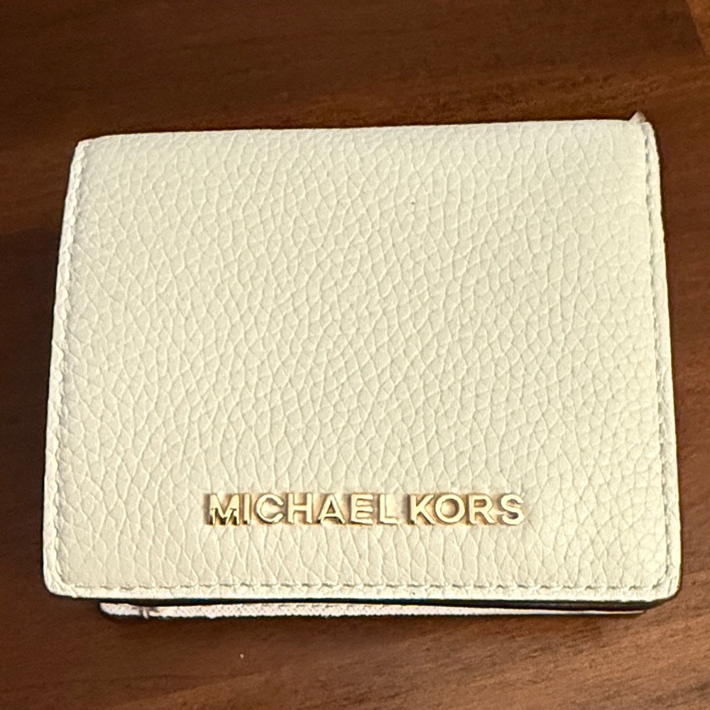 Michael Kors White Textured Wallet